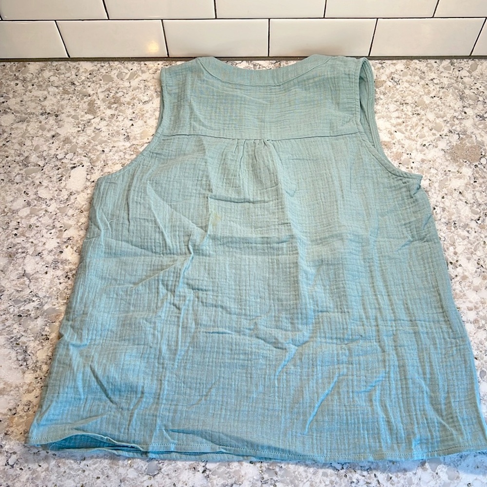 NWT Cupshe V-neck Sleeveless Top • Sage • Small - Picture 3 of 5